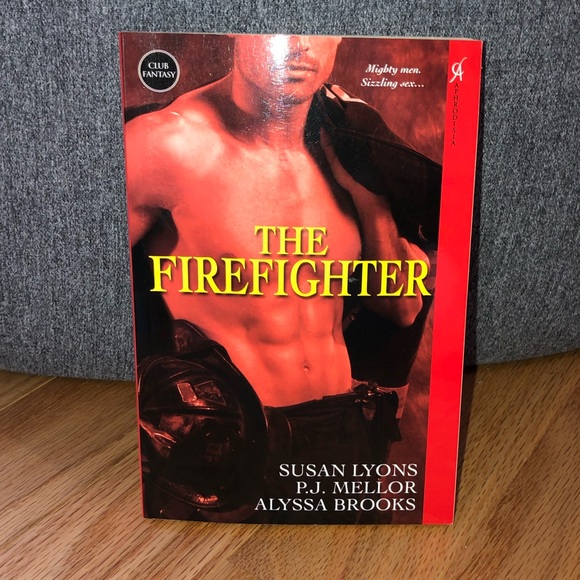 Set of two steamy romance novels - Picture 6 of 7